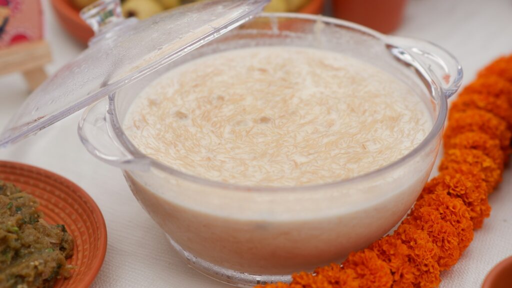 Postre cremoso de arroz con leche en un bol