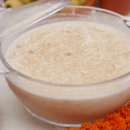 Postre cremoso de arroz con leche en un bol