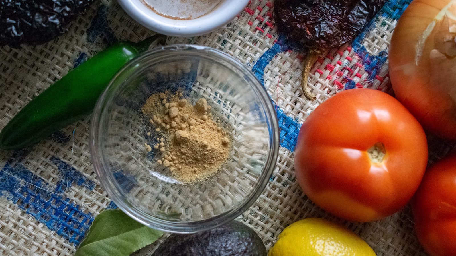 Chile guajillo con ingredientes para adobo