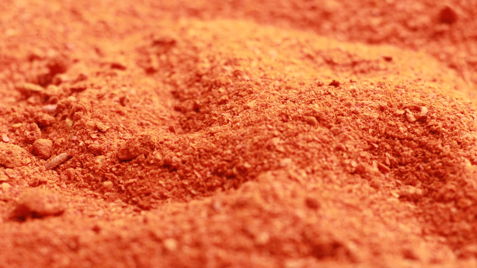 Primer plano de un condimento rojo molido