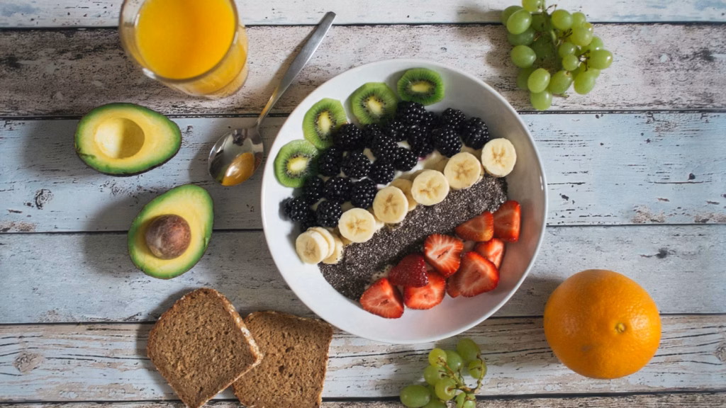 Mesa con opciones de desayuno
