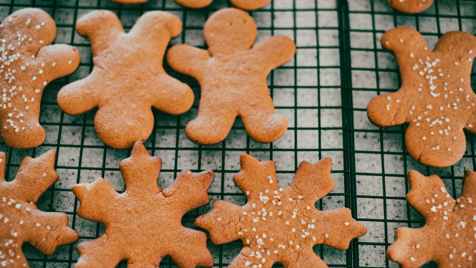 Galletas de jengibre decoradas en rejilla