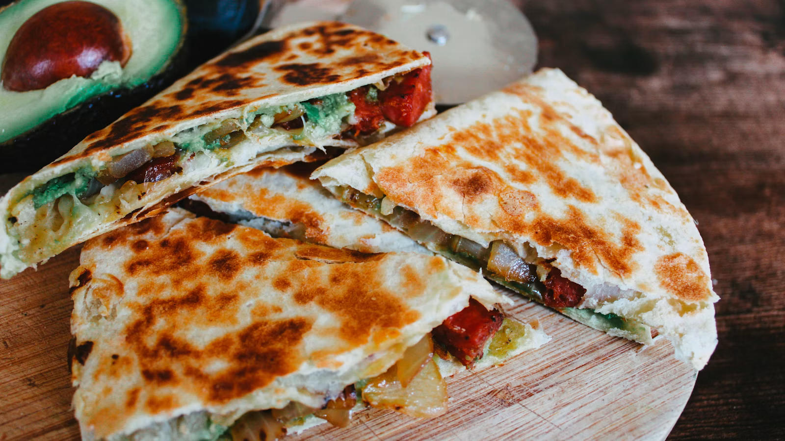 Quesadilla con queso fundido para ilustrar un uso culinario