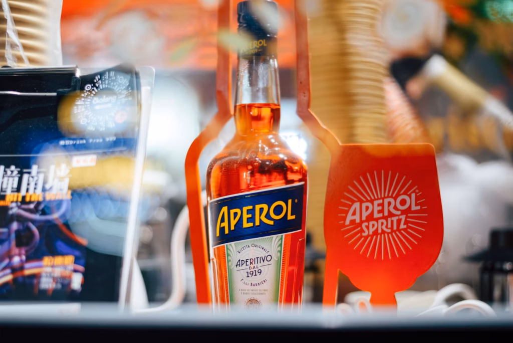Aperol Spritz clásico con Prosecco, hielo y rodaja de naranja
