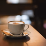 Capuchino casero con espuma fina y cremosa