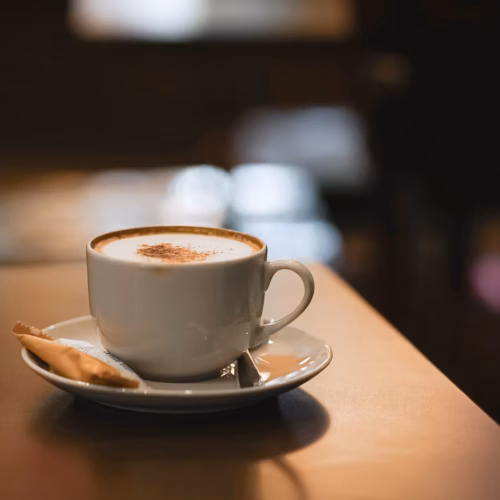 Capuchino casero con espuma fina y cremosa