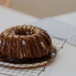 Pastel de chocolate con caramelo inspirado en el chocoflan casero